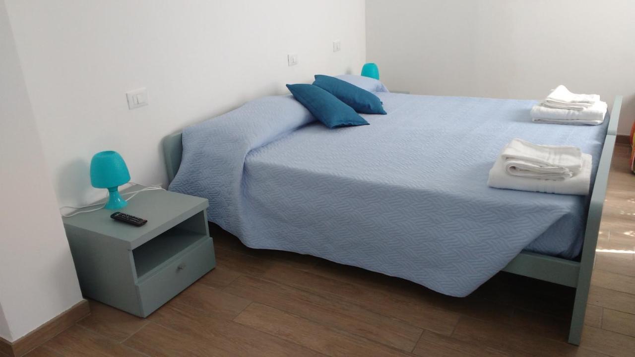 La Vie Est Belle Panzió Finale Ligure Kültér fotó