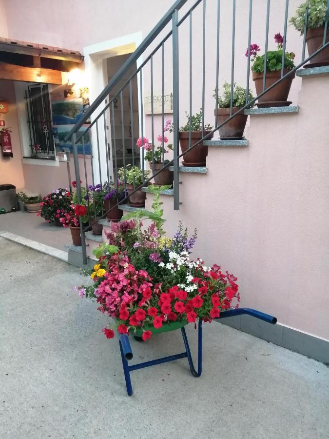 La Vie Est Belle Panzió Finale Ligure Kültér fotó