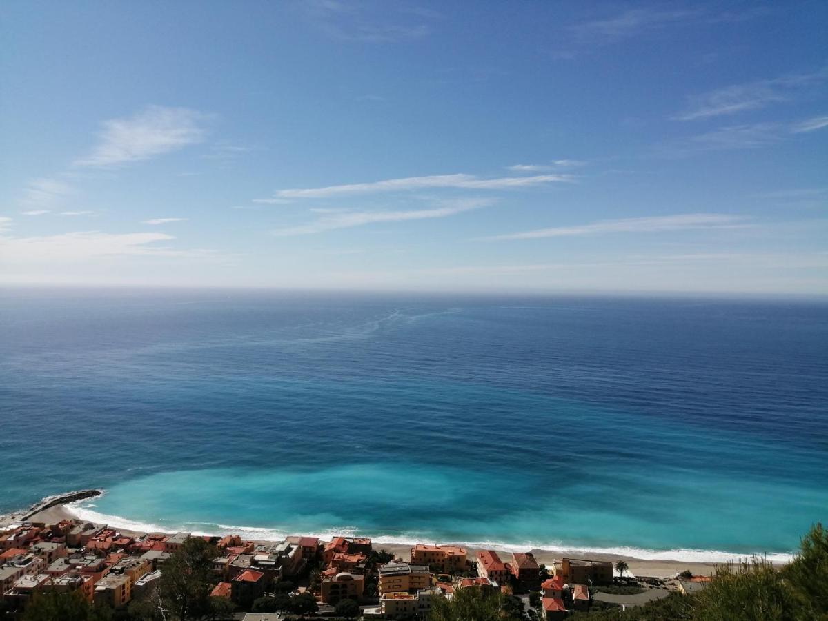 La Vie Est Belle Panzió Finale Ligure Kültér fotó